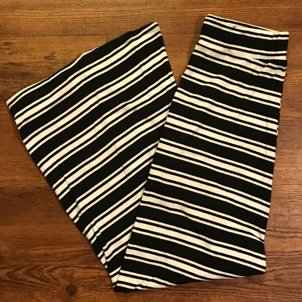Blank and White Striped Maxi Skirt - Picture 1 of 3