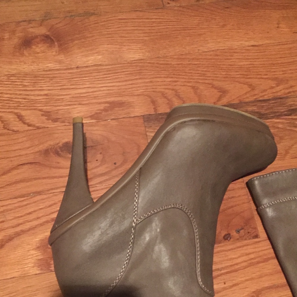 Boots - Picture 3 of 5