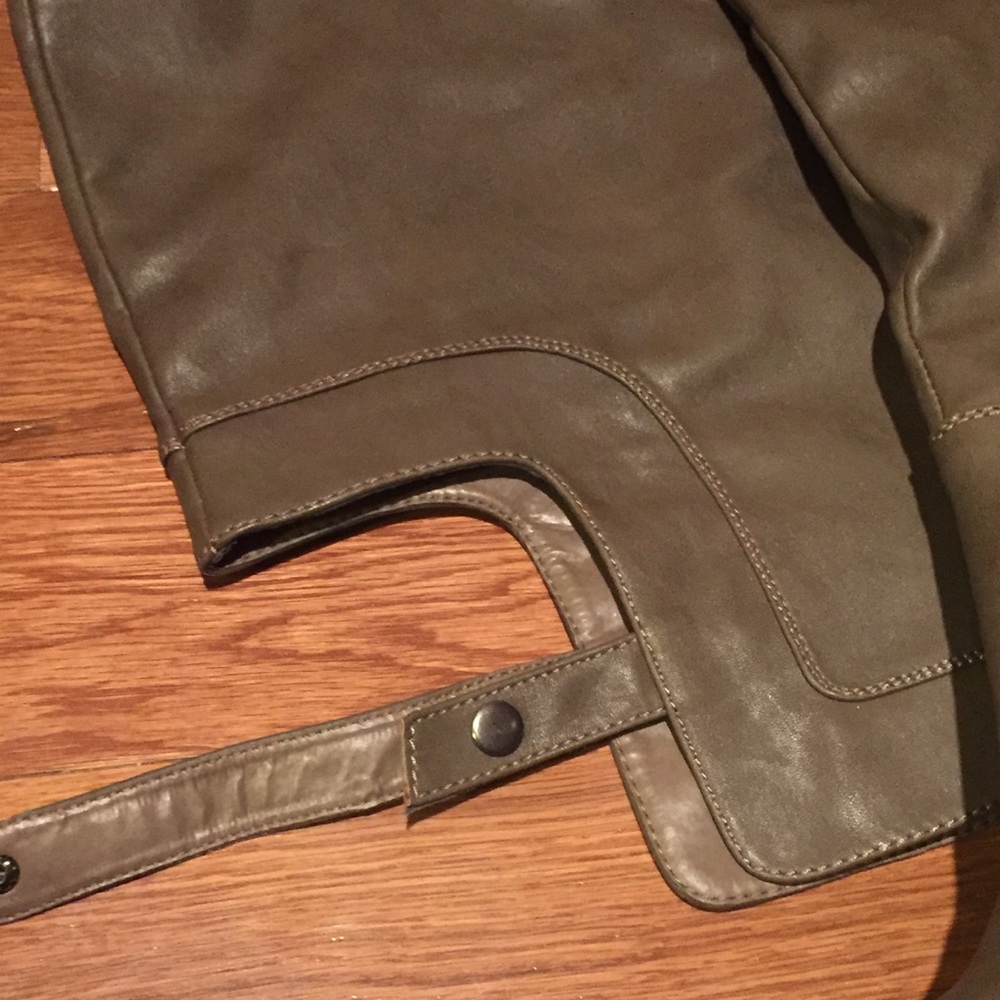Boots - Picture 4 of 5