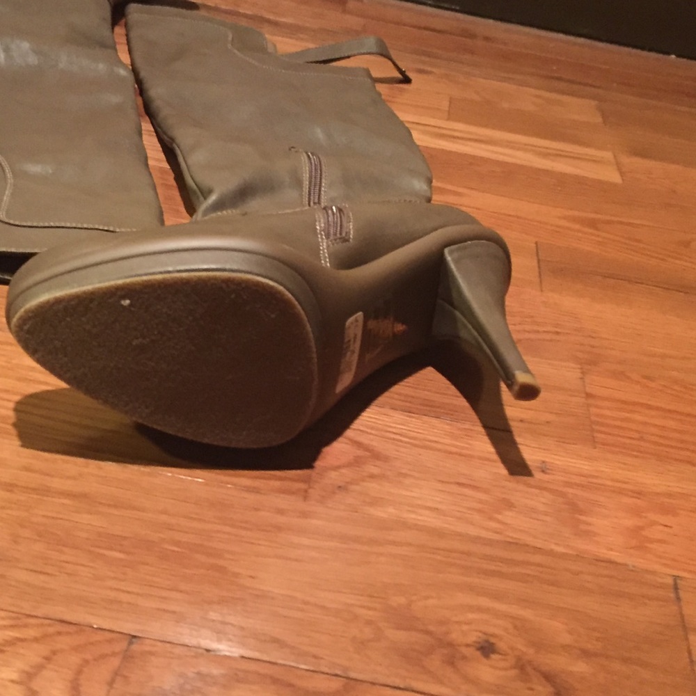 Boots - Picture 5 of 5