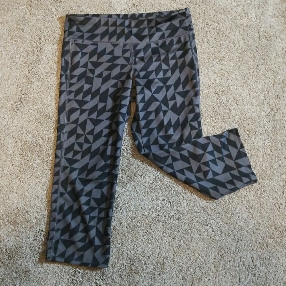 Geometric patterned workout leggings for kids