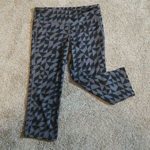 Geometric patterned workout leggings for kids