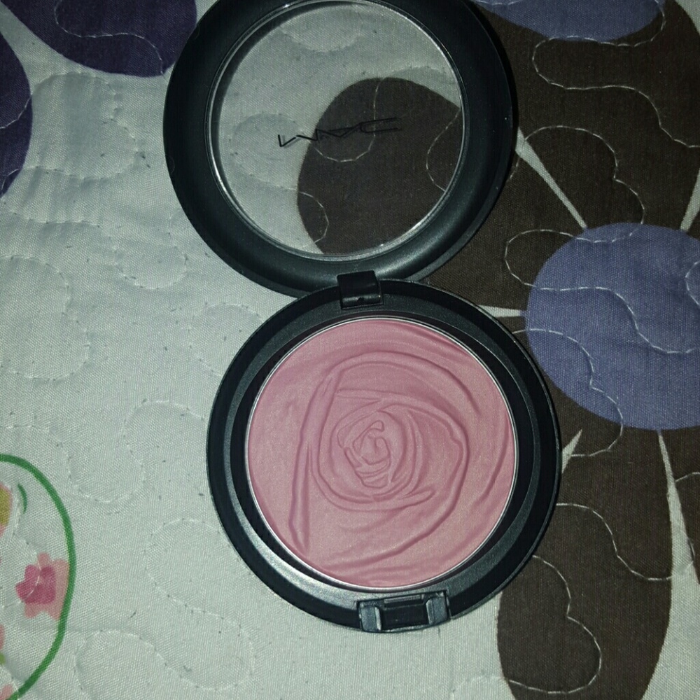MAC beauty powder