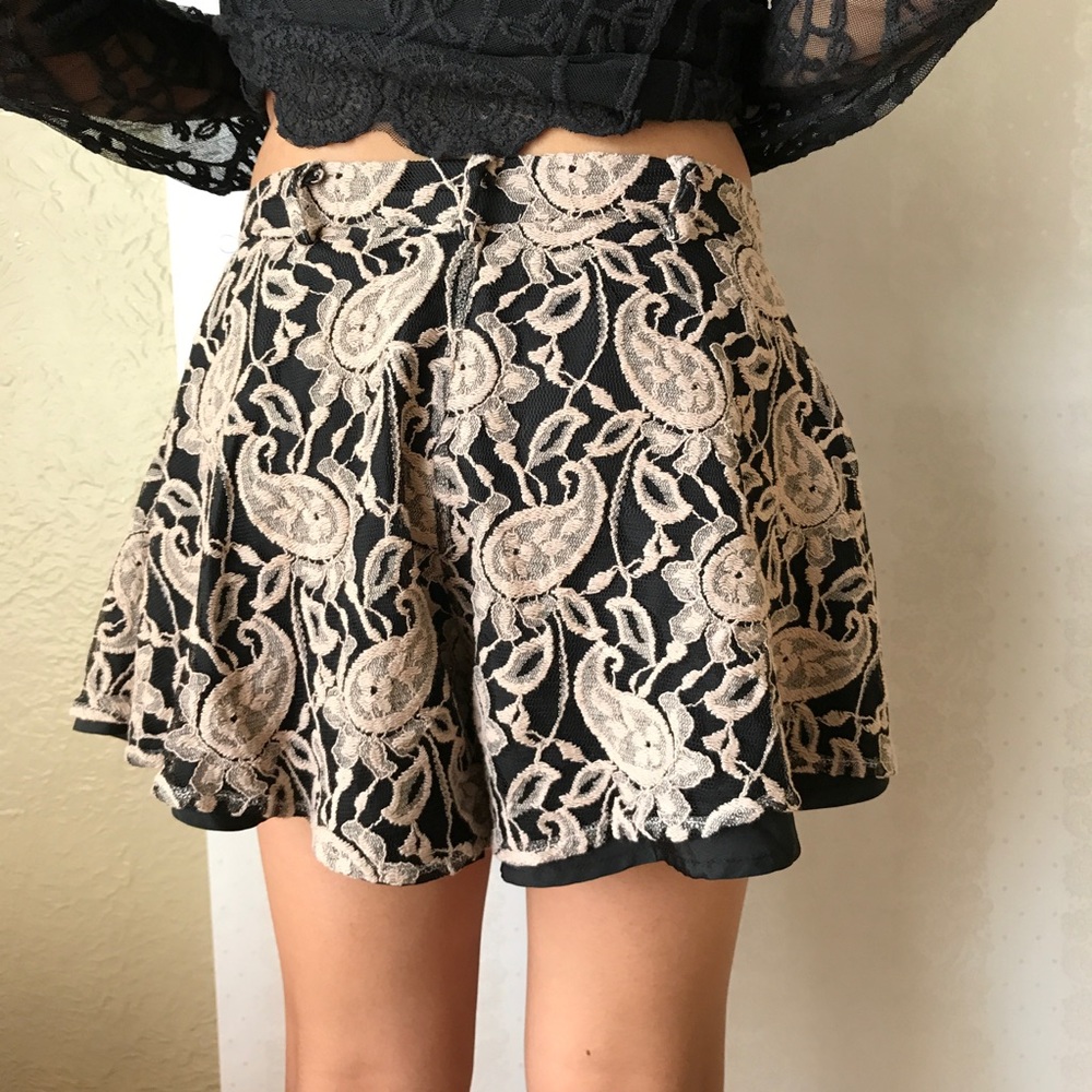 Shorts - Picture 3 of 4