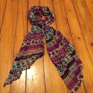 Geometric patterned lightweight scarf