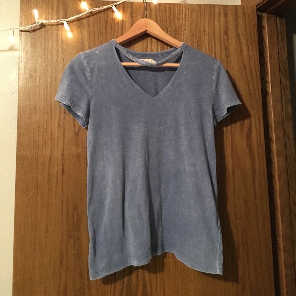 Blue cutout choker T-shirt