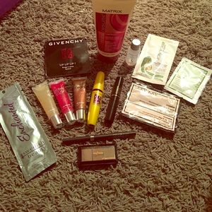 5/30🔥SALE🔥 in HAIR and Makeup traveling set