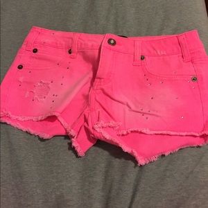 Neon pink frayed jean shorts. Size 7! Fits small