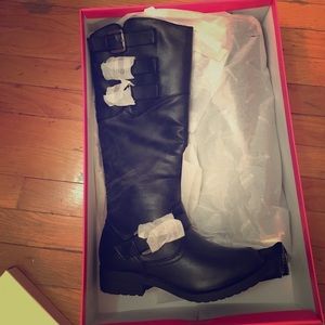 Black&grey silver buckle boots w/ zipper up back