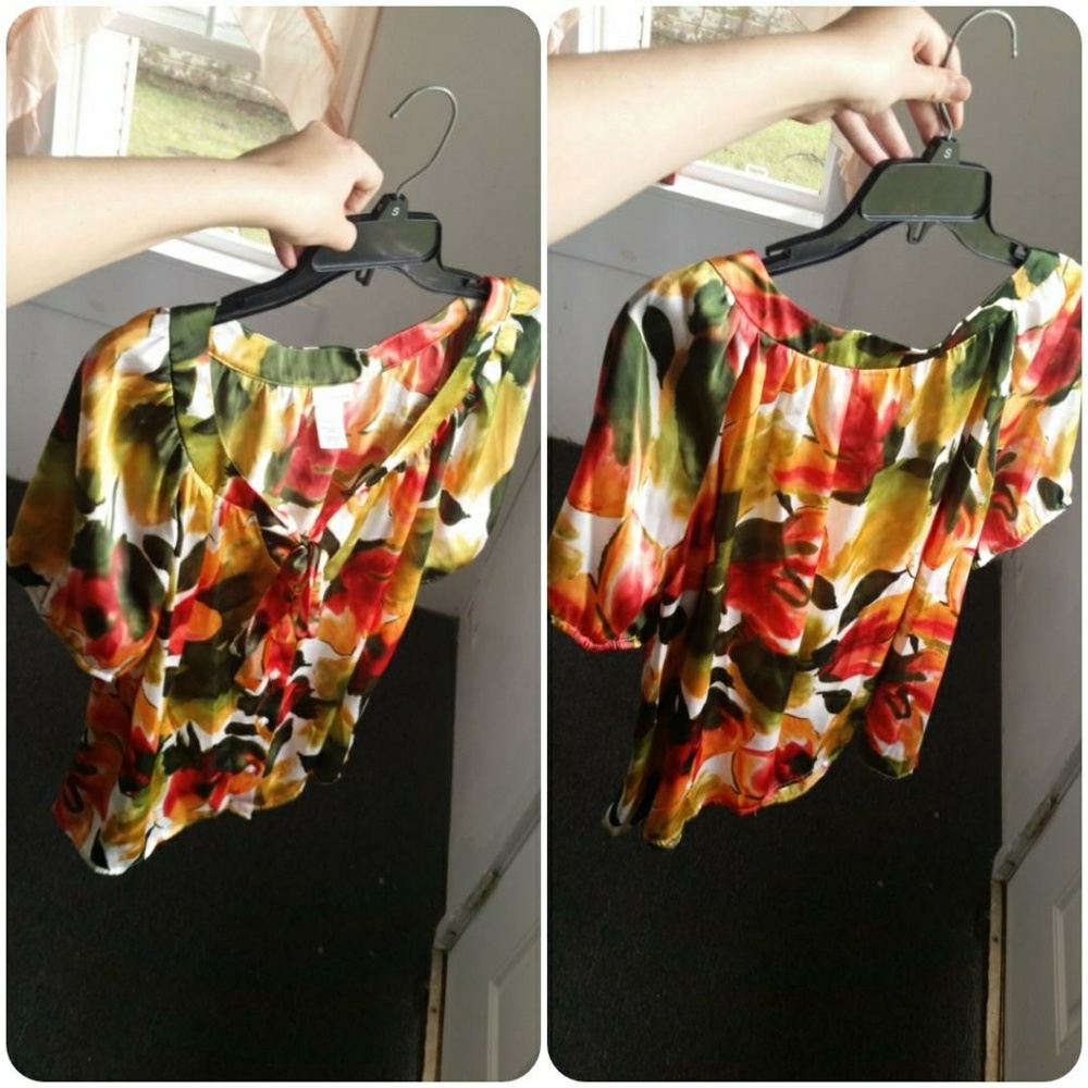 Jaclyn Smith floral blouse.