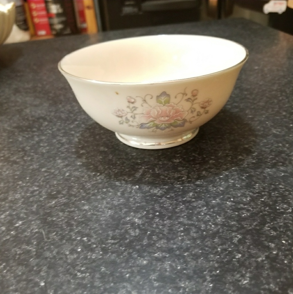 3 vintage Lenox 2 finger bowls 1 medium leaf dish