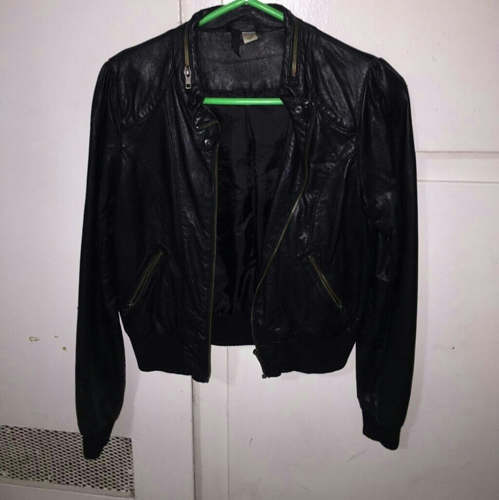 Leather like jacket super cute