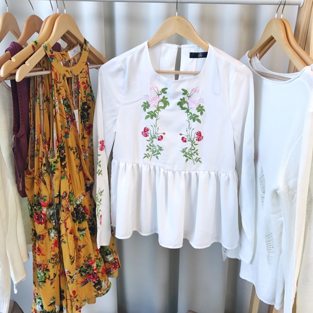 SOLD OUT MISSGUIDED FLORAL BLOUSE!