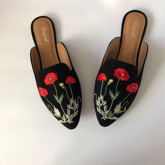 1 left!!! NWT. Black floral loafers - Picture 4 of 4