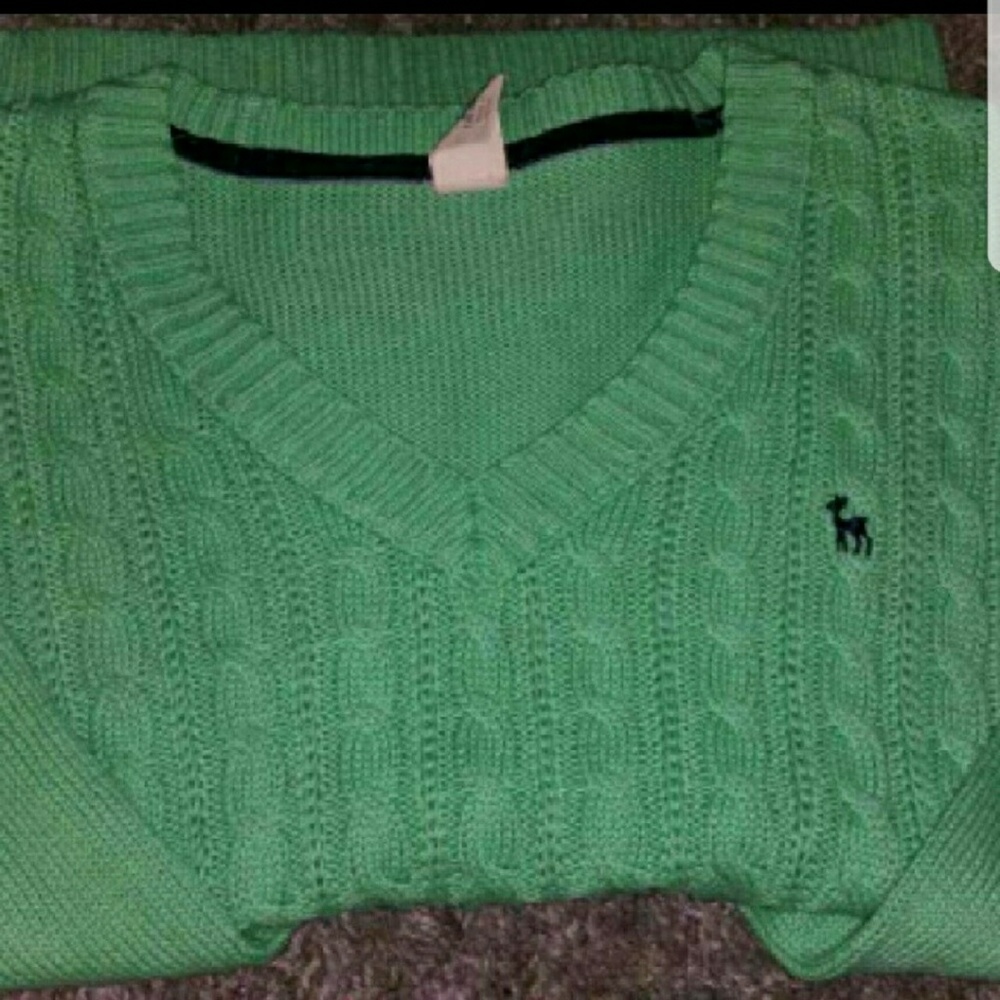 Cable knit sweater for girls