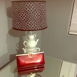 New wallet also available in black