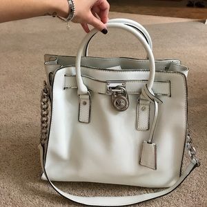 SOLD on Ⓜ️ White Michael kors large Hamilton purse