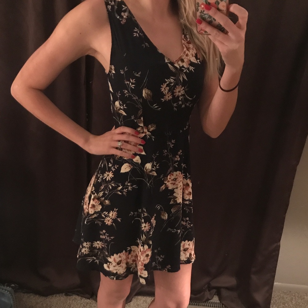 BRAND NEW Navy floral dress