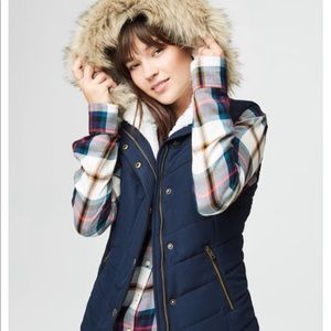 Aeropostale puffer vest with fur XL