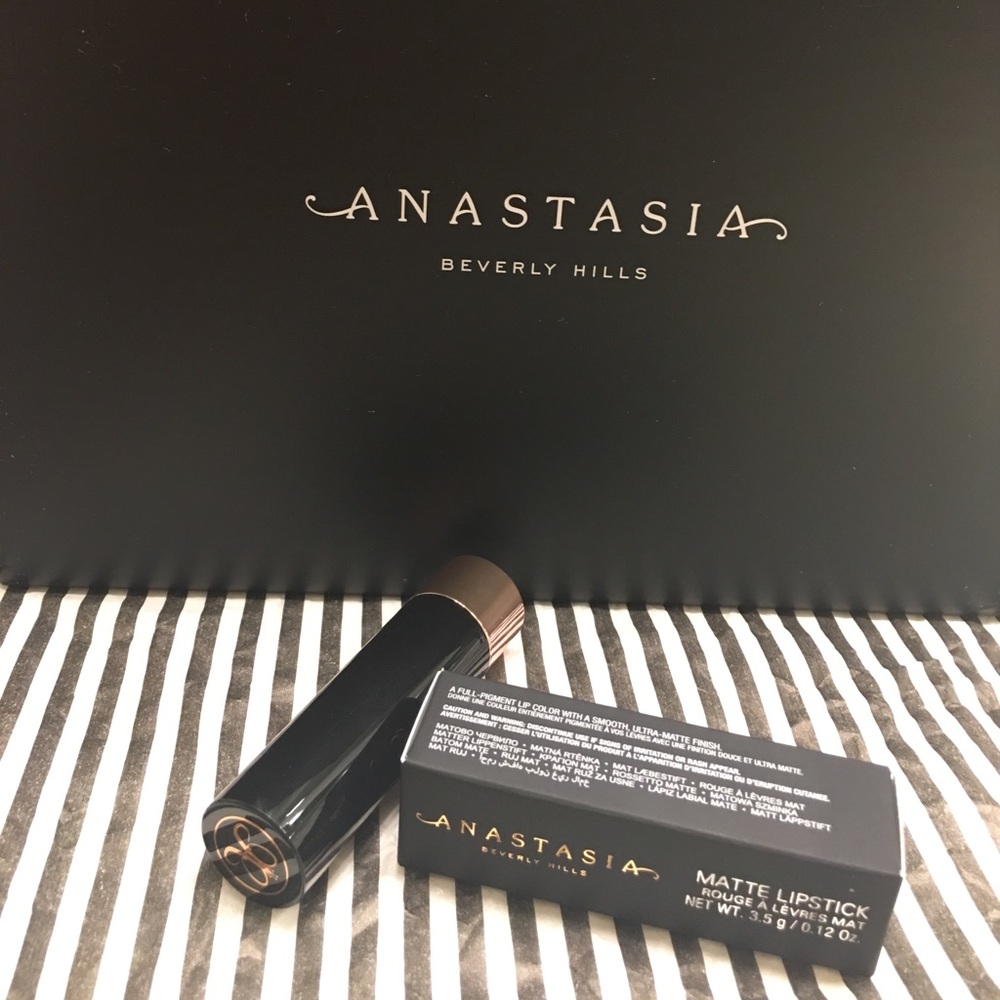 💋💄ABH Matte Lipstick in Soft Pink 💄💋