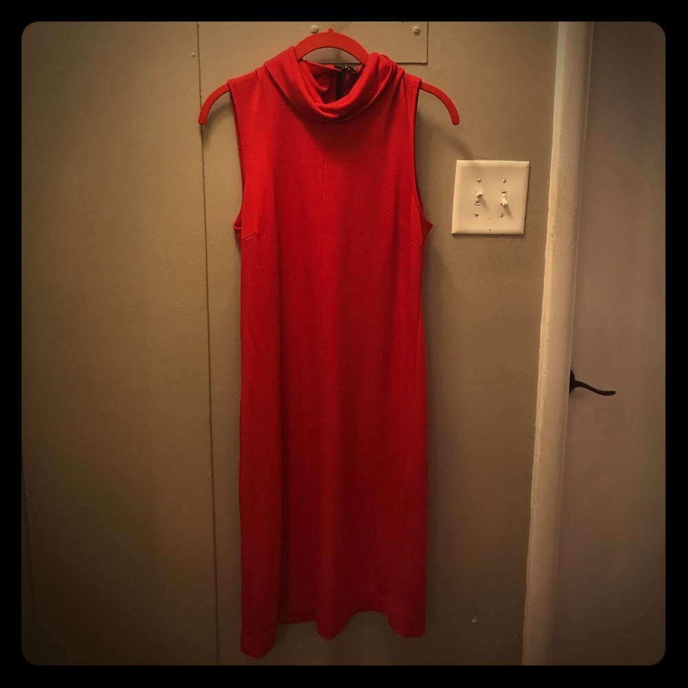 Hot sleeveless dress with cool back detail