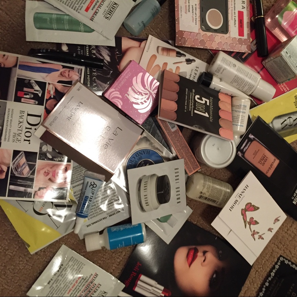 15 luxurious makeup samples!