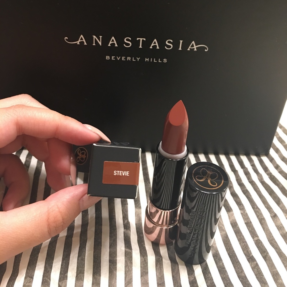 💄💋ABH Matte Lipstick in Stevie💋💄