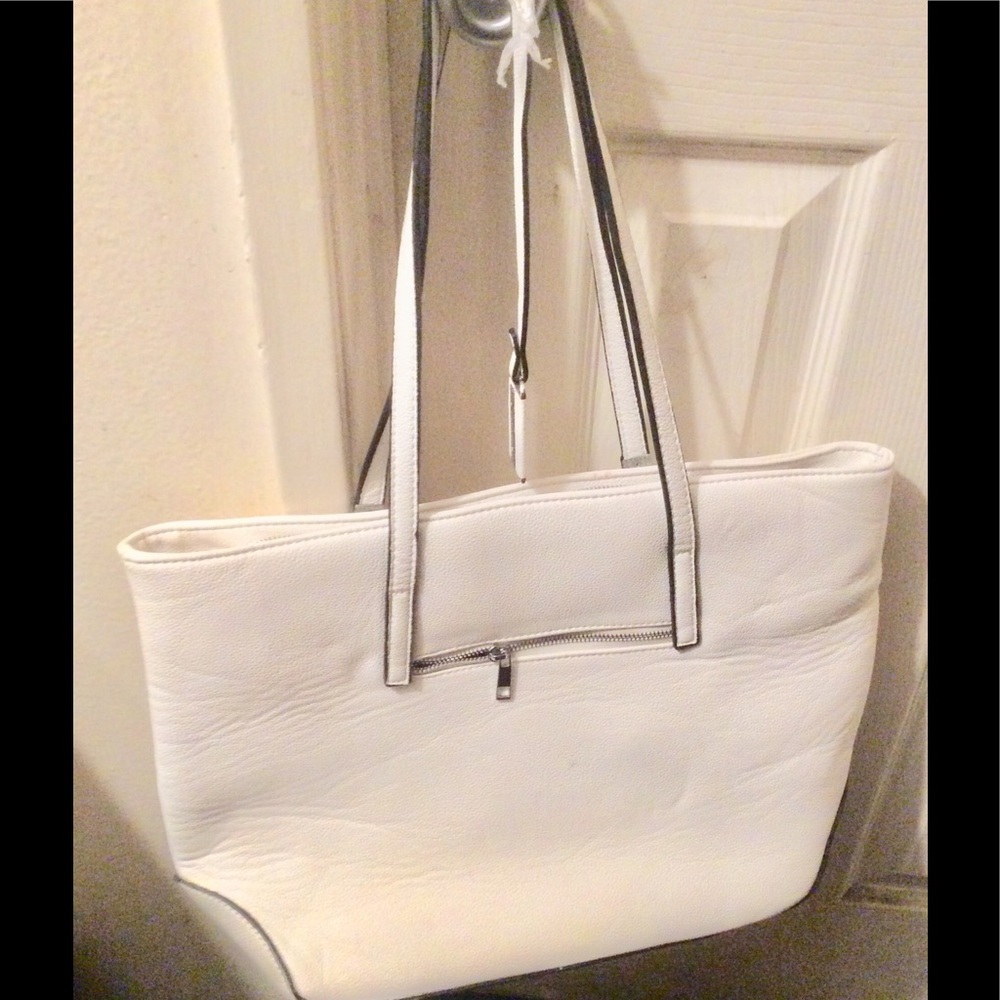 🎈 PRICE DROP 🎈 White Miztique Tote