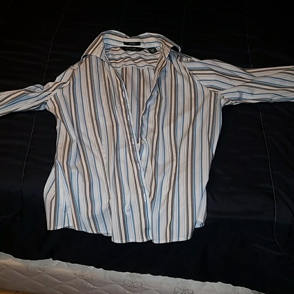 Button up shirt - Picture 2 of 3