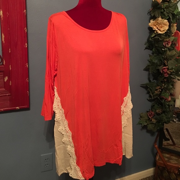 SOLD!! Cute coral and ivory UMGEE top! NWT🍁 - Picture 2 of 4