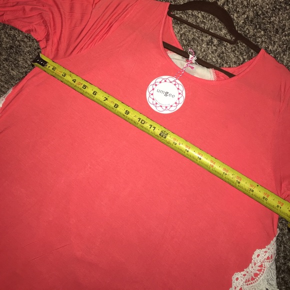 SOLD!! Cute coral and ivory UMGEE top! NWT🍁 - Picture 4 of 4