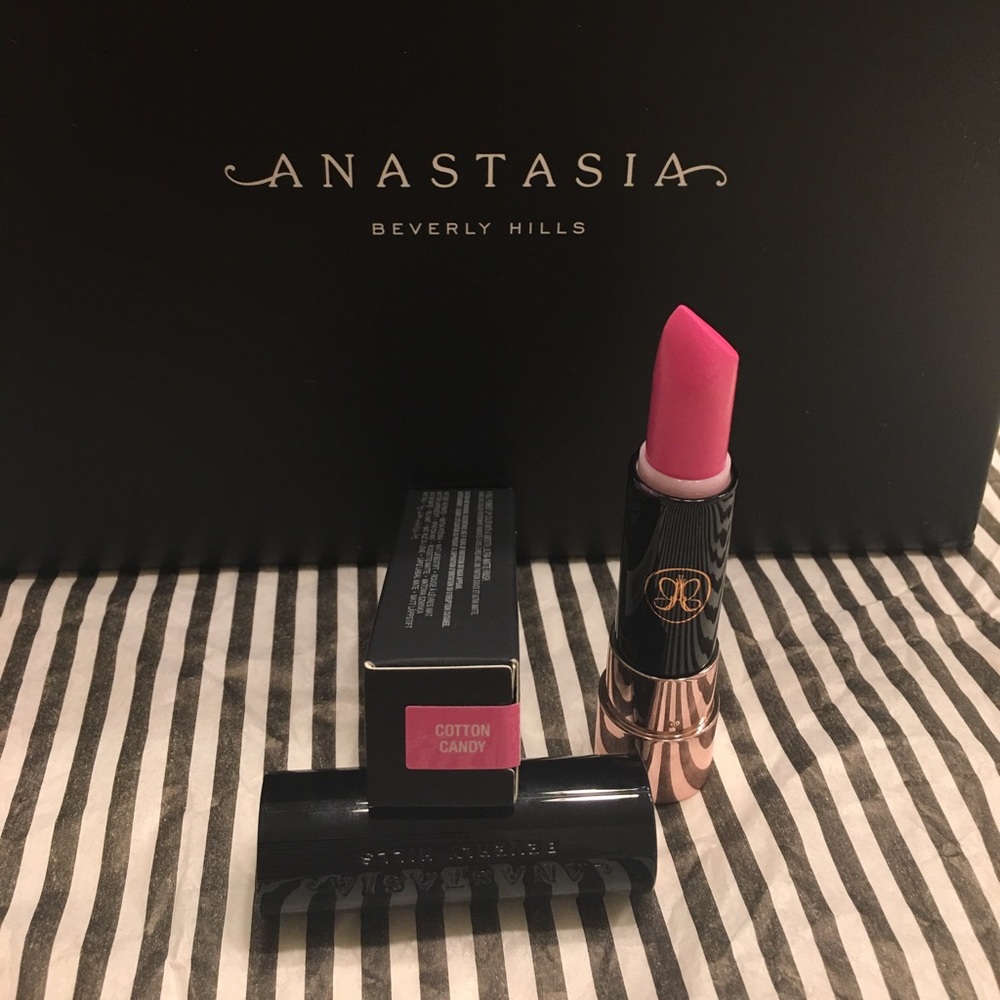 💄🌹ABH Matte Lipstick in Cotton Candy🌹💄