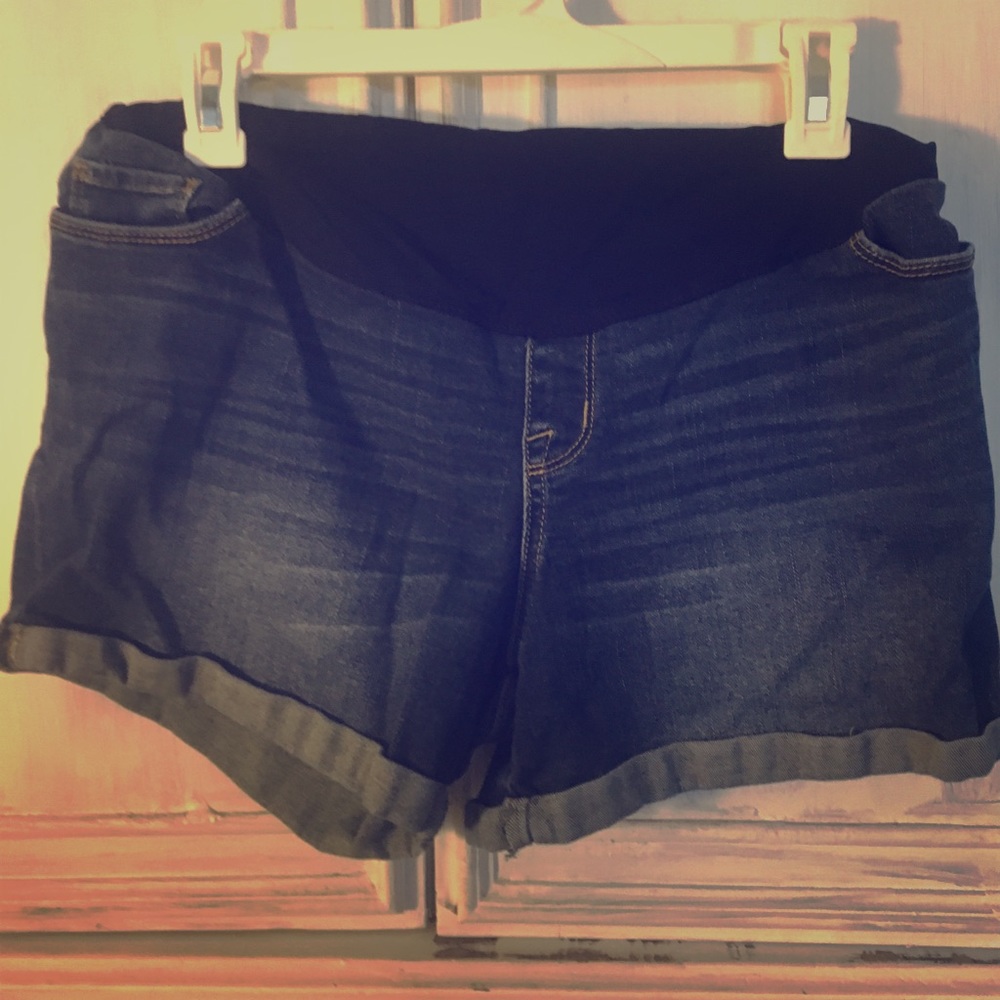 Liz Lange Maternity Shorts. Small.