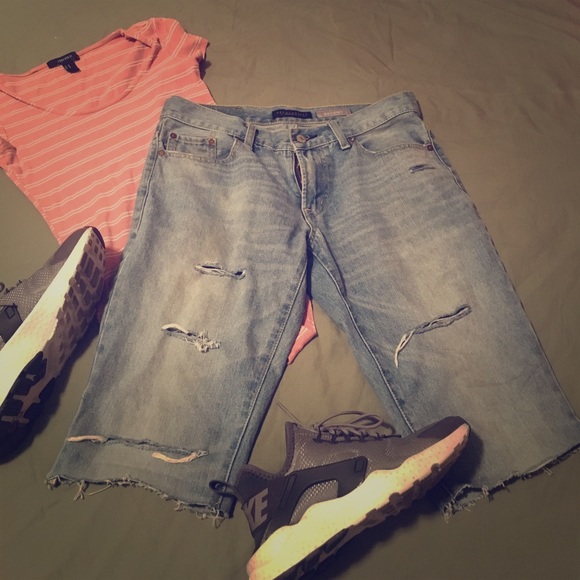 Aeropostale designed in NYC distressed capris - Picture 1 of 4