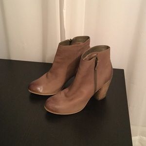 BP Trolley Taupe Leather Ankle Boots - EUC!!