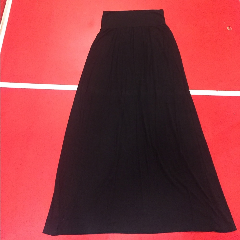 Wet Seal black maxi skirt
