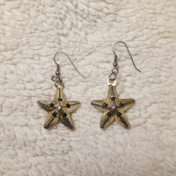 *FREE W ANY BUNDLE!!* 2 pairs of earrings! - Picture 2 of 7