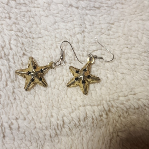 *FREE W ANY BUNDLE!!* 2 pairs of earrings! - Picture 4 of 7