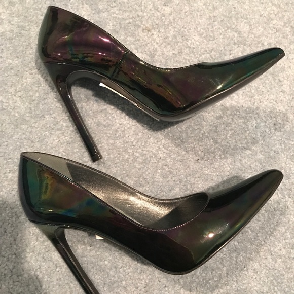 Stuart Weitzman Queen Iridescent Point-Toe - Picture 7 of 8