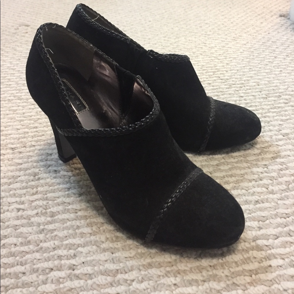 Black tahari heels