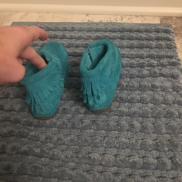 Kids Minnetonka boots - Picture 2 of 5