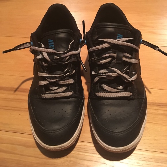 Nike Sneakers - Picture 2 of 8