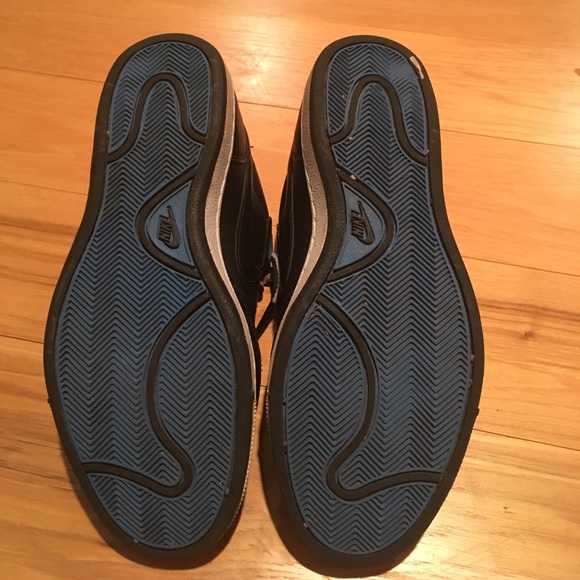 Nike Sneakers - Picture 7 of 8