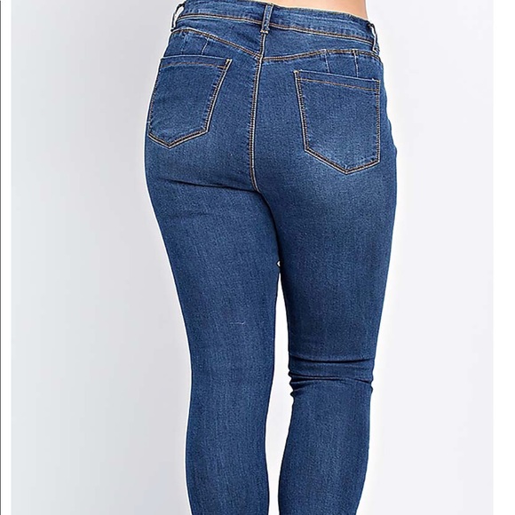 DISTRESSED LADIES JEANS SIZES 16-24 AVAILABLE - Picture 4 of 6