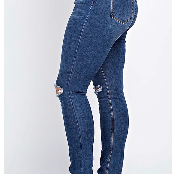 DISTRESSED LADIES JEANS SIZES 16-24 AVAILABLE - Picture 5 of 6