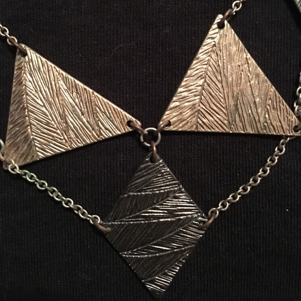 Abstract triangle necklace - Picture 3 of 3