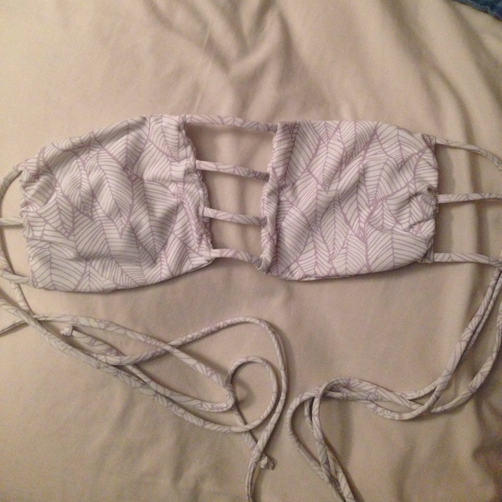 Benoa Bandeau Bikini top