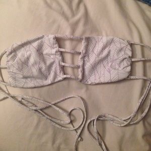 Benoa Bandeau Bikini top