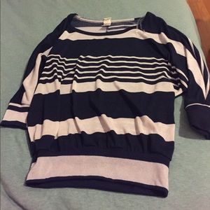 Classy 3/4 length striped shirt. Navy blue