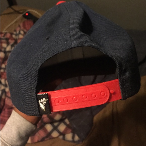 Famous SnapBack - Picture 2 of 2